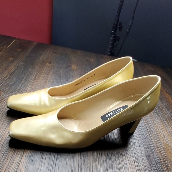 Stuart Weitzman gold patent leather pumps 8.5AA - Picture 2 of 4